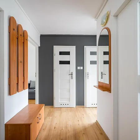 Ursus Niedzwiadek 3-bedroom By Bookinghost *