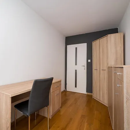 Ursus Niedzwiadek 3-bedroom By Bookinghost Apartmán