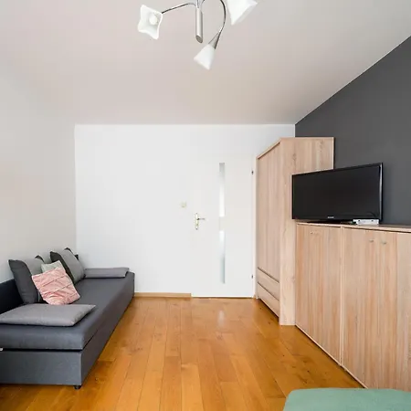 Ursus Niedzwiadek 3-bedroom By Bookinghost