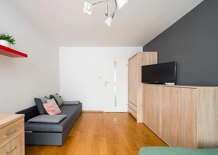 Ursus Niedzwiadek 3-bedroom By Bookinghost